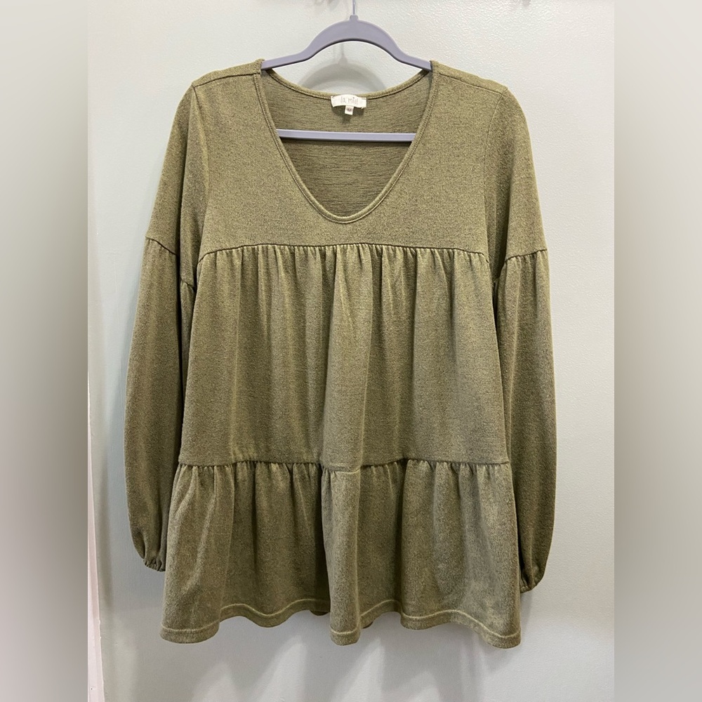 La Meil Women’s Green Top Size Medium